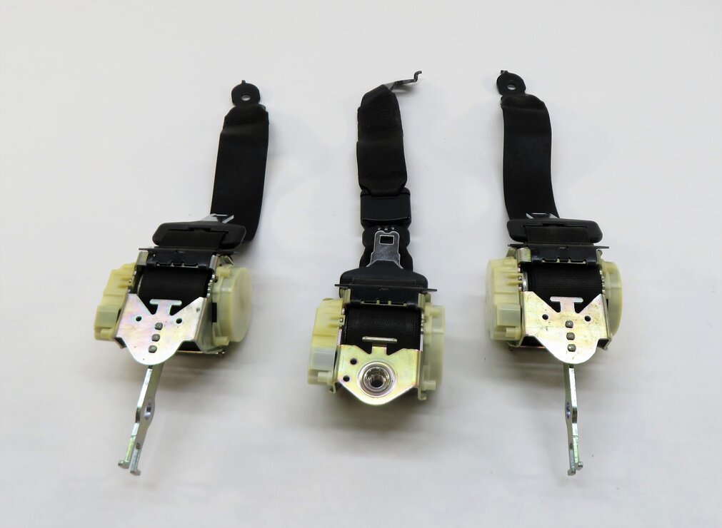 Thumbnail 3: 2016 BMW 535i (F10) REAR SEAT LEFT CENTER RIGHT SEATBELT RETRACTOR SET-3 (BLACK)