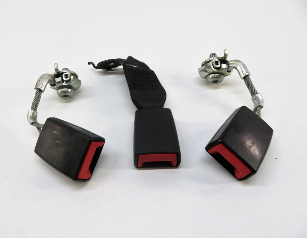 Thumbnail 2: 2016 BMW 535i (F10) REAR SEAT LEFT CENTER RIGHT SEATBELT BUCKLE RECEIVER SET-3