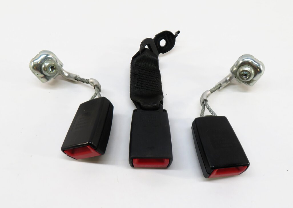 Thumbnail 3: 2016 BMW 535i (F10) REAR SEAT LEFT CENTER RIGHT SEATBELT BUCKLE RECEIVER SET-3