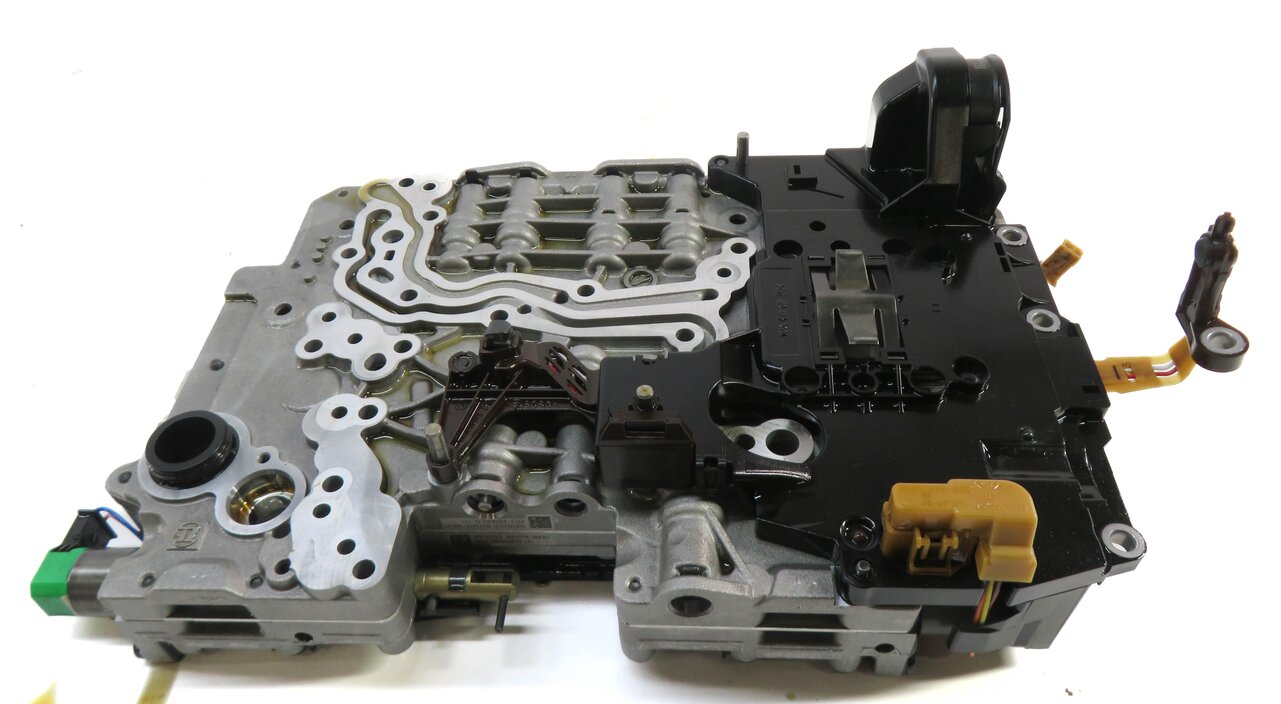 Thumbnail 2: 14-16 BMW 228i 328i 428i 528i (F22 F30 F32 F10) 8HP-45 TRANSMISSION VALVE BODY