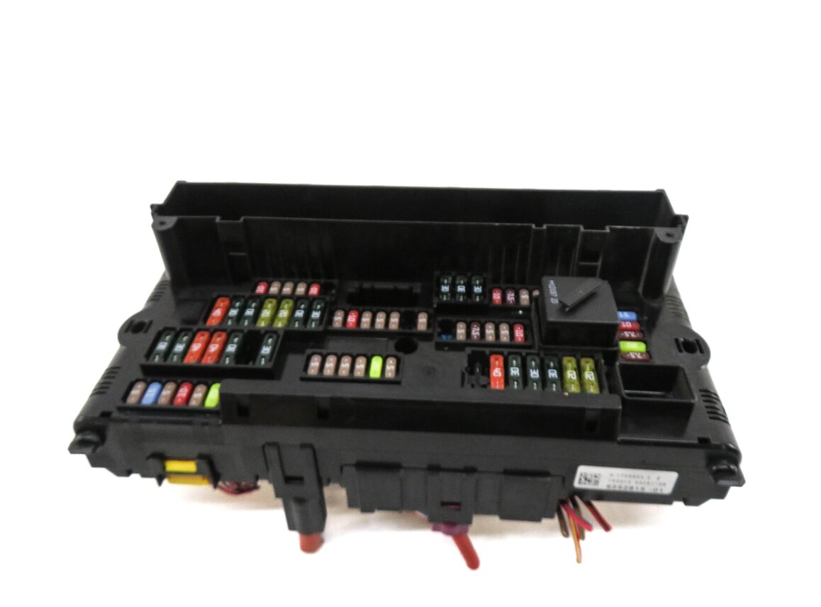 Thumbnail 3: 2012 BMW 528i (F10) FRONT POWER DISTRIBUTION FUSE BOX