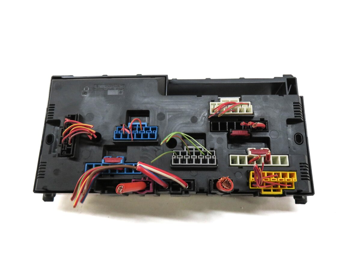 Thumbnail 4: 2012 BMW 528i (F10) FRONT POWER DISTRIBUTION FUSE BOX