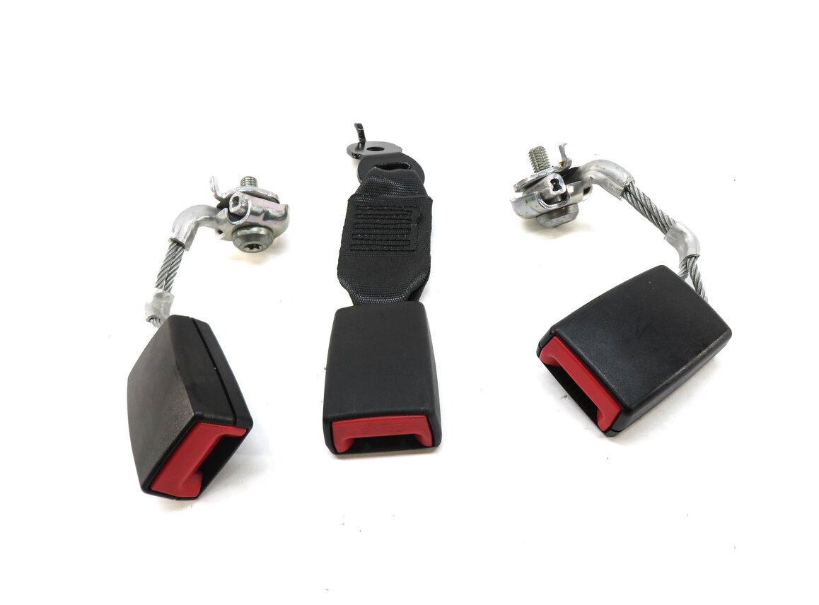 Thumbnail 2: 2012 BMW 528i (F10) REAR SEAT LEFT CENTER RIGHT SEATBELT BUCKLE RECEIVER SET-3