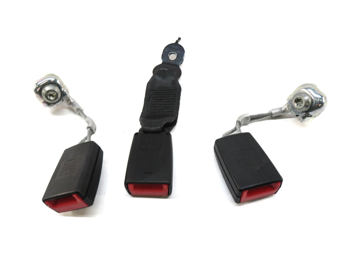 Thumbnail 3: 2012 BMW 528i (F10) REAR SEAT LEFT CENTER RIGHT SEATBELT BUCKLE RECEIVER SET-3