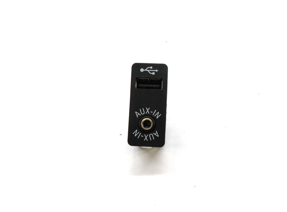 Thumbnail 2: 2012 BMW 528i (F10) RADIO STEREO AUX AUXILIARY AUDIO IN INPUT JACK w/ USB