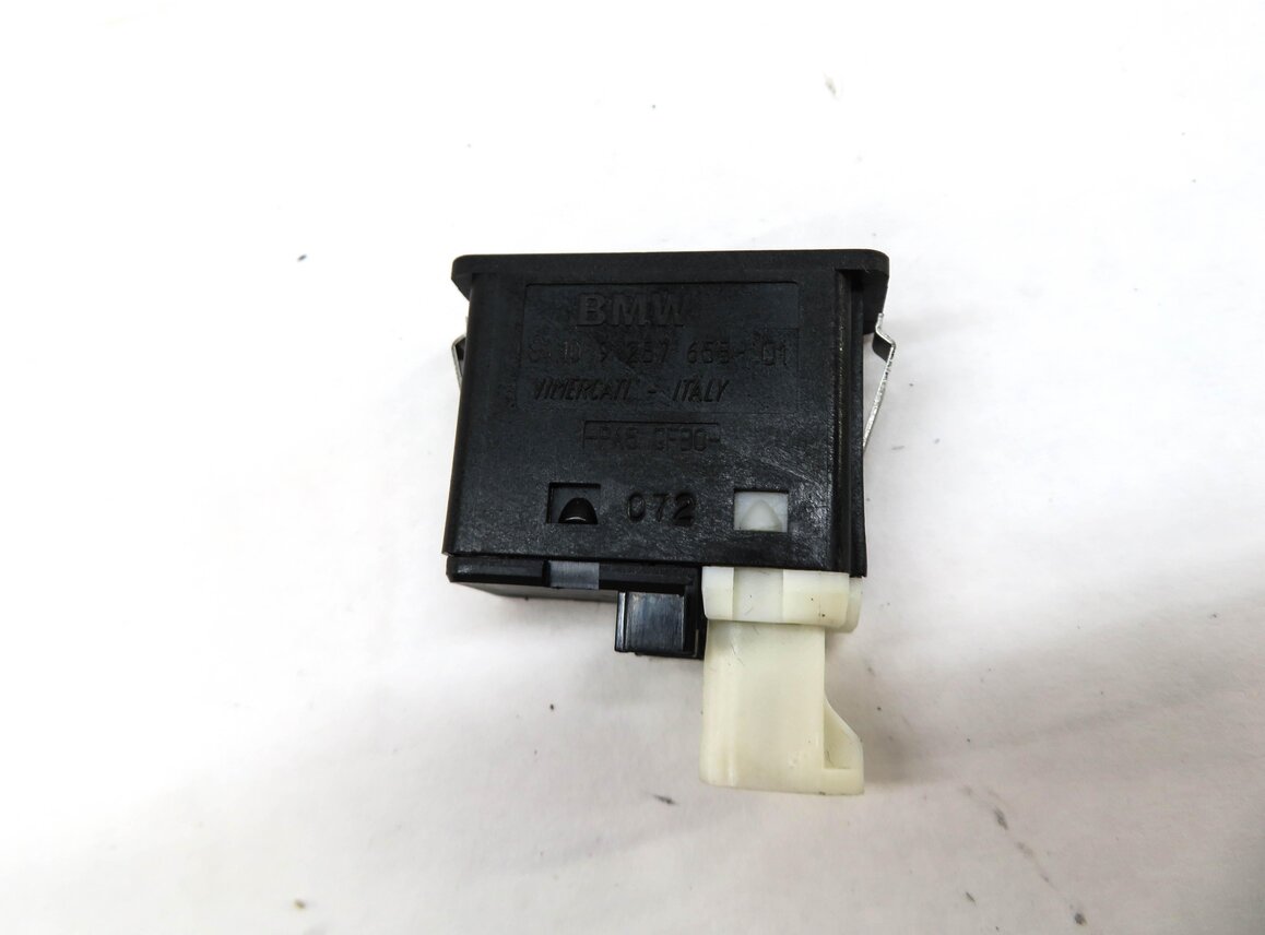 Thumbnail 4: 2012 BMW 528i (F10) RADIO STEREO AUX AUXILIARY AUDIO IN INPUT JACK w/ USB