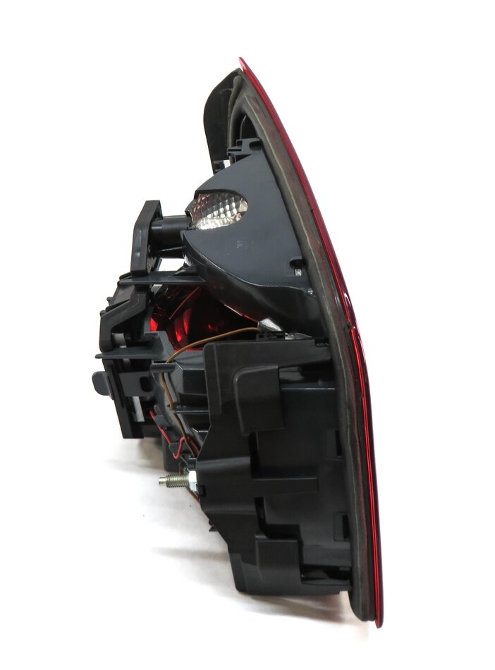 Thumbnail 4: 11-13 BMW 528i 535i 550i M5 (F10) RIGHT REAR INNER TRUNK TAILLIGHT LIGHT LAMP