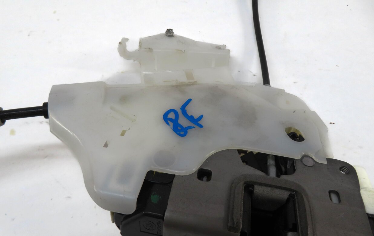 Thumbnail 4: 10-20 MERCEDES C E GLK SL CLS SLK CLASS (W204 W212 W218) RIGHT FRONT DOOR LATCH