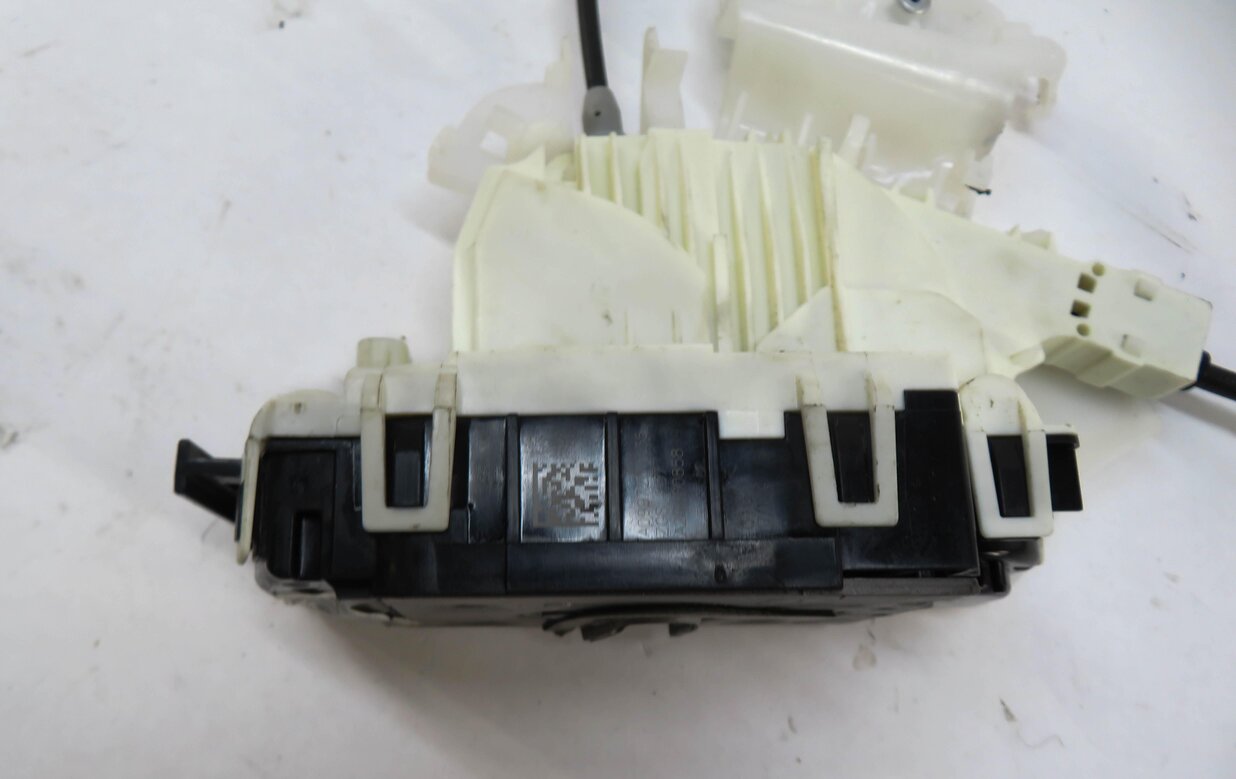 Thumbnail 5: 10-20 MERCEDES C E GLK SL CLS SLK CLASS (W204 W212 W218) RIGHT FRONT DOOR LATCH
