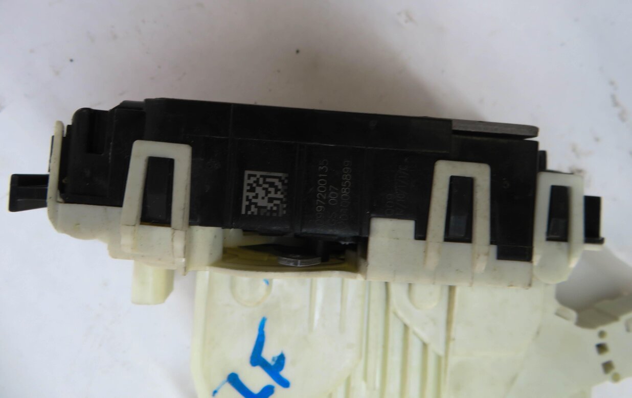 Thumbnail 5: 10-20 MERCEDES C E GLK SL CLS SLK CLASS (W204 W212 W218) LEFT FRONT DOOR LATCH