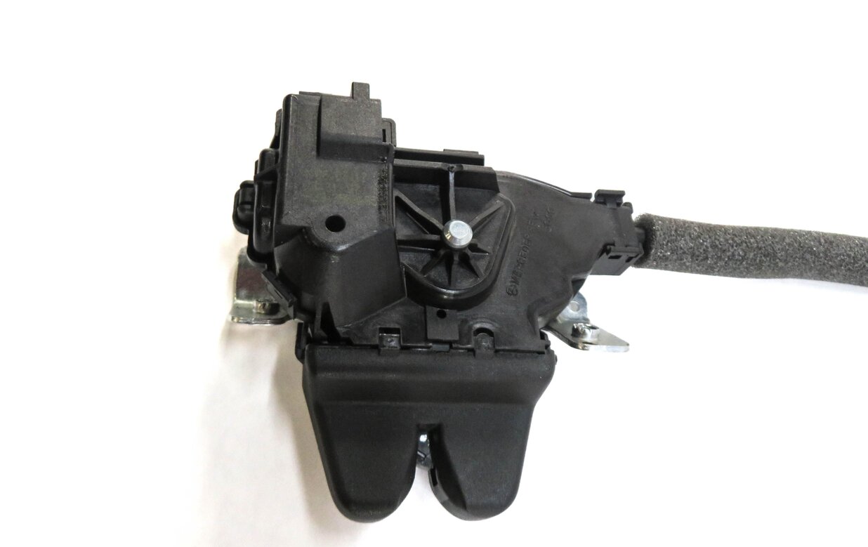 Thumbnail 4: 2017 MERCEDES CLS63 AMG (W218) REAR TRUNK LOCK LATCH ACTUATOR w/ CYLINDER & KEY