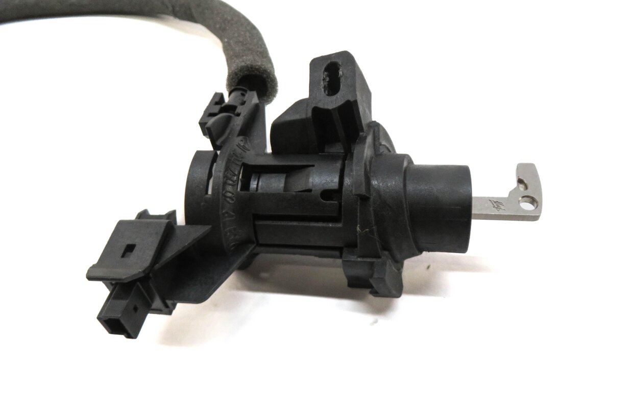 Thumbnail 5: 2017 MERCEDES CLS63 AMG (W218) REAR TRUNK LOCK LATCH ACTUATOR w/ CYLINDER & KEY