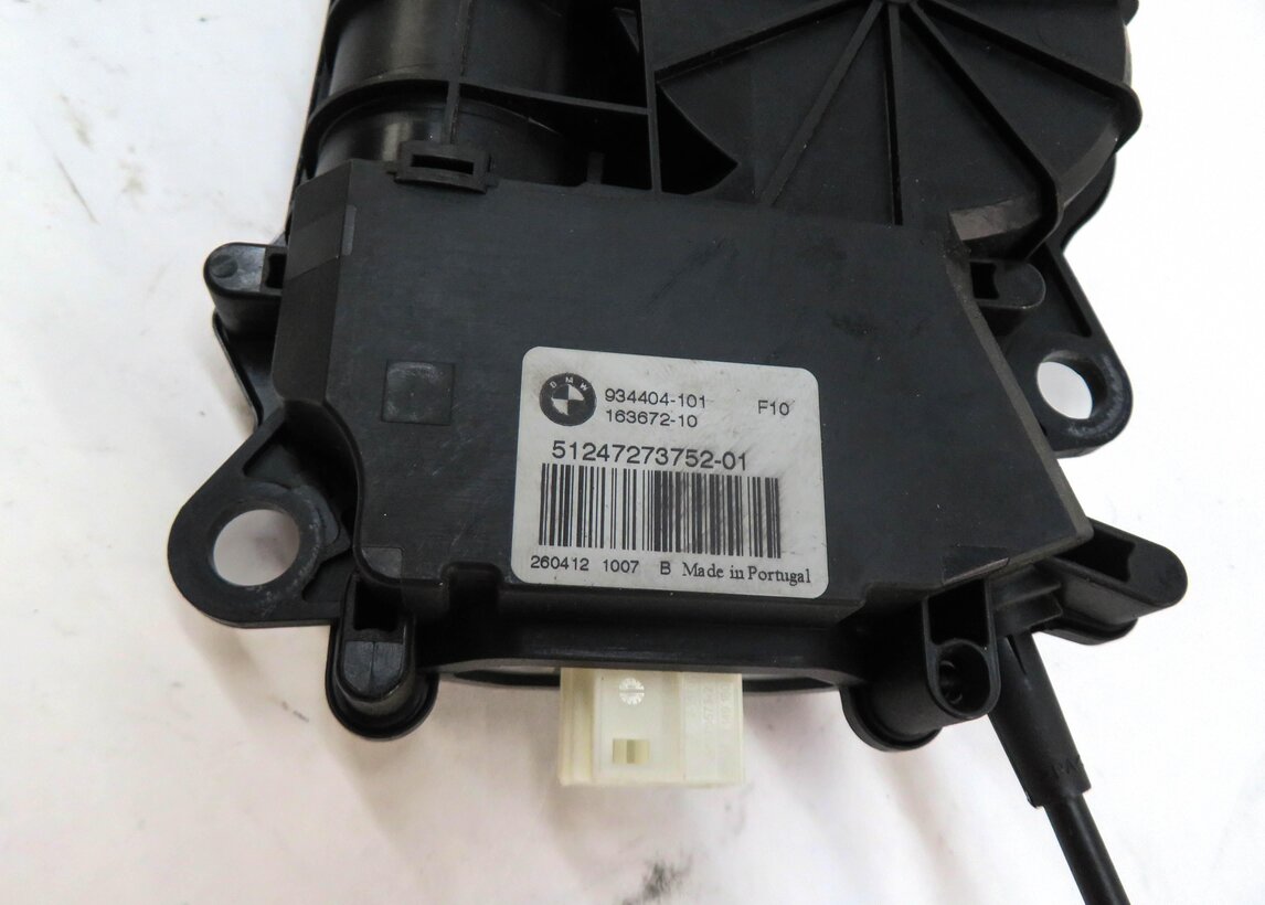 Thumbnail 5: 2012 BMW 535Xi (E60) REAR TURNK LOCK LATCH w/ SOFT CLOSE ACTUATOR
