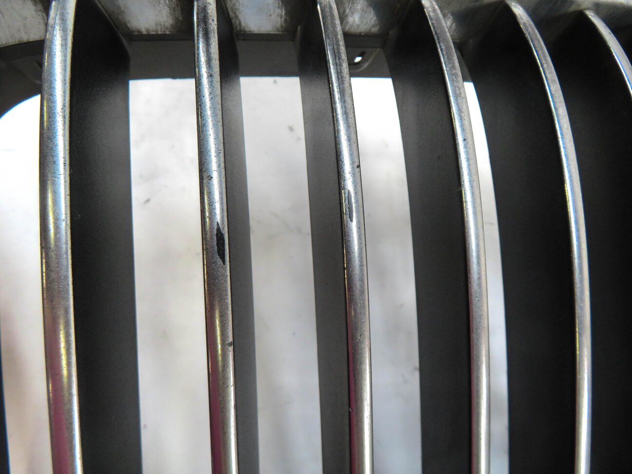 Thumbnail 5: 11-13 BMW 528i 535i 550i (F10) FRONT LEFT & RIGHT HOOD VENT GRILLE SET (CHROME)