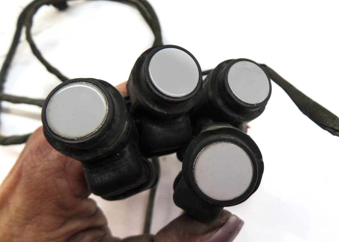Thumbnail 3: 2012 BMW 535Xi (E60) REAR PARK DISTANCE ASSIST SENSOR SET/4 w/ HARNESS (WHITE)