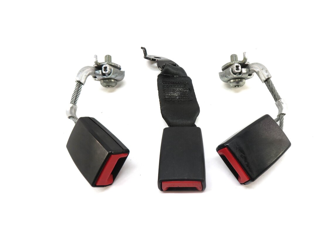 Thumbnail 2: 2012 BMW 535Xi E60 REAR LEFT RIGHT CENTER SEATBELT BUCKLE RECEIVER SET/3 (BLACK)