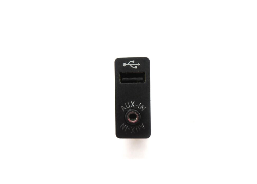 Thumbnail 2: 2012 BMW 535Xi (E60) RADIO AUXILIARY USB AUX PLUG JACK PANEL 84109237653