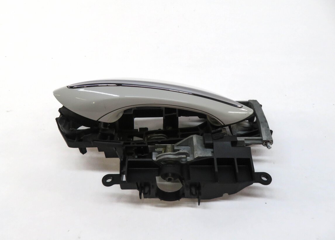 Thumbnail 3: 09-19 BMW 5 6 7 SERIES (F01 F10 F12) RIGHT FRONT COMFORT DOOR HANDLE (WHITE)