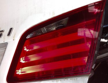 Thumbnail 2: 11-13 BMW 528i 535i 550i M5 (F10) RIGHT REAR INNER TRUNK TAILLIGHT LIGHT LAMP