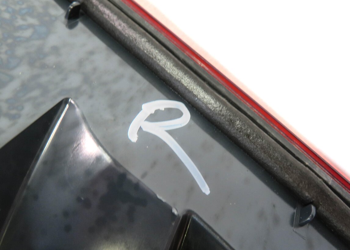 Thumbnail 5: 11-13 BMW 528i 535i 550i M5 (F10) RIGHT REAR INNER TRUNK TAILLIGHT LIGHT LAMP