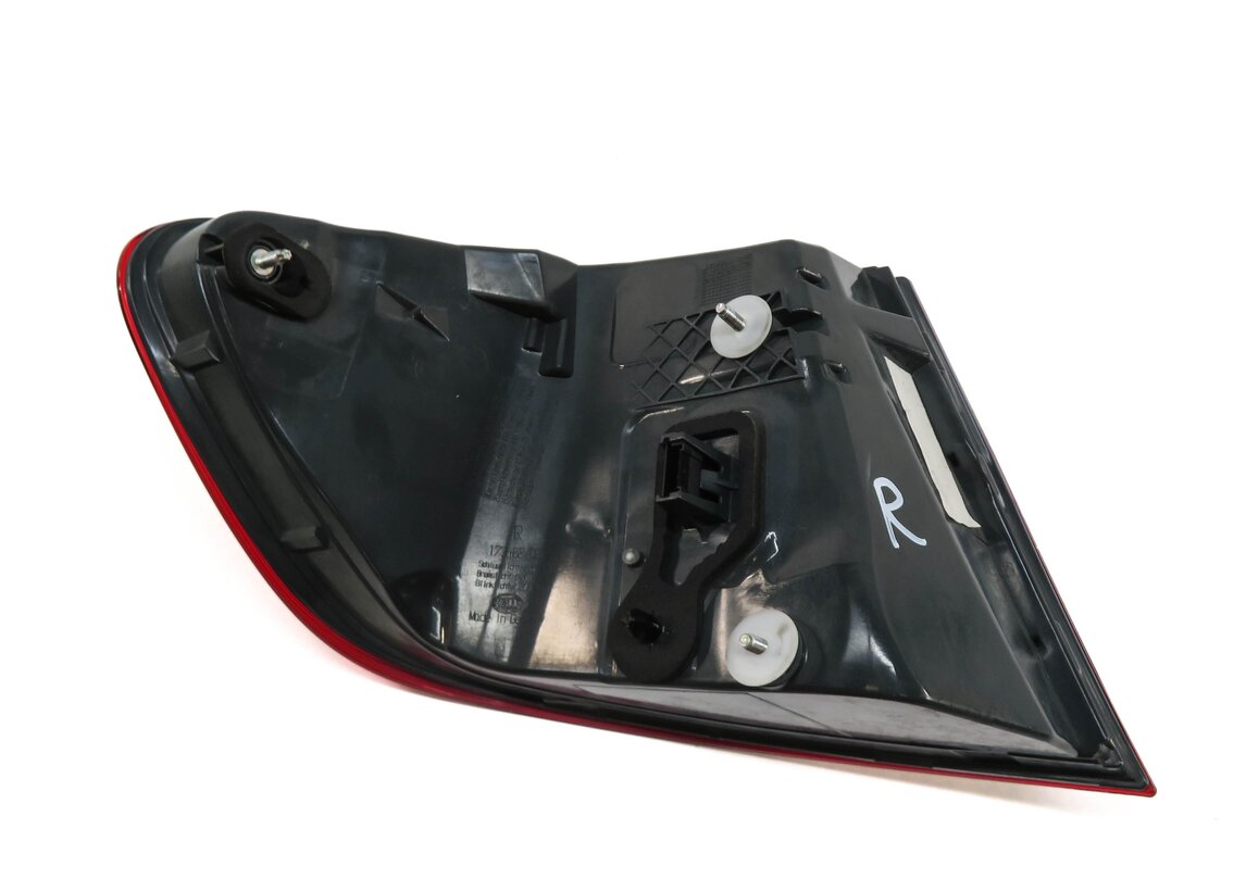 Thumbnail 4: 2011-2013 BMW 5 M5 SERIES F10 RIGHT PASSENGER OUTER TAILLIGHT BRAKE LIGHT LAMP