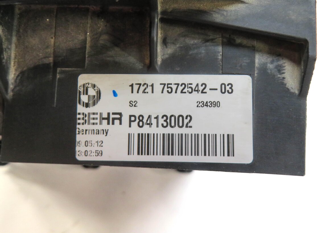 Thumbnail 5: 2012 BMW 535Xi (E60) 3.0L N55 AUTO AWD ENGINE OIL COOLER RADIATOR 17217572542