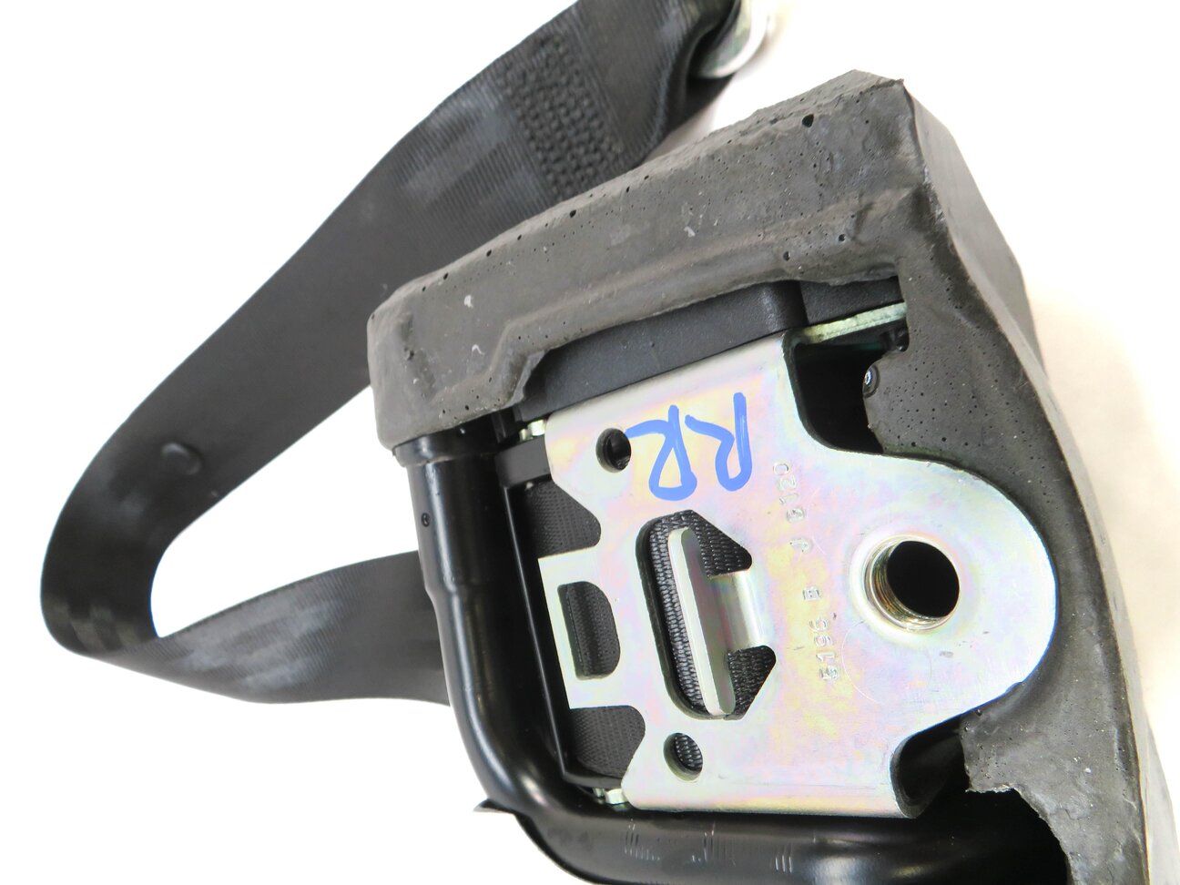 Thumbnail 4: 2013 AUDI Q5 (B8 8R) REAR SEAT RIGHT SEATBELT SEAT BELT RETRACTOR (BLACK)