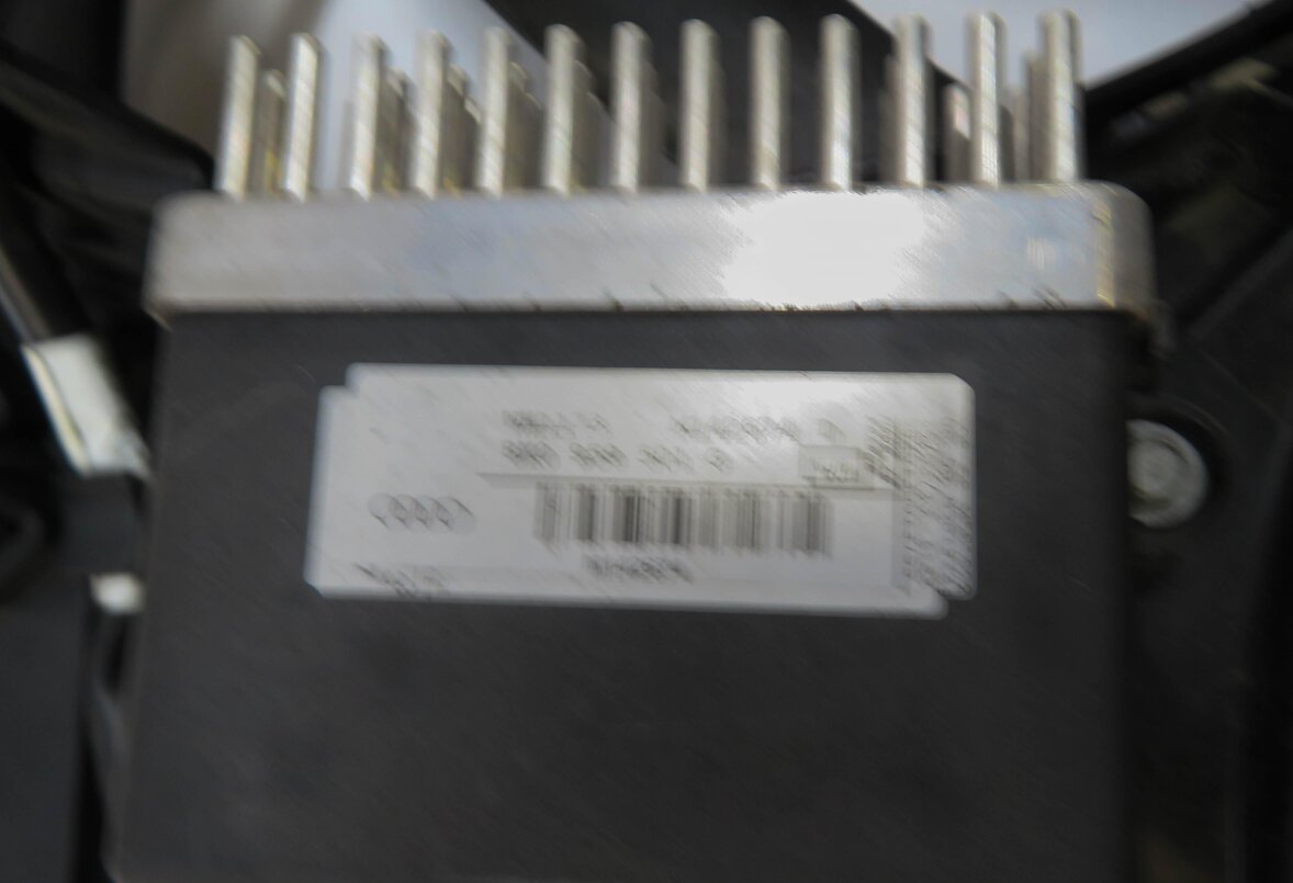 Thumbnail 6: 09-17 AUDI A4 A5 Q5 S4 (B8 8T 8R) 2.0L 3.0L 3.2L RADIATOR COOLING FAN w/ SHROUD