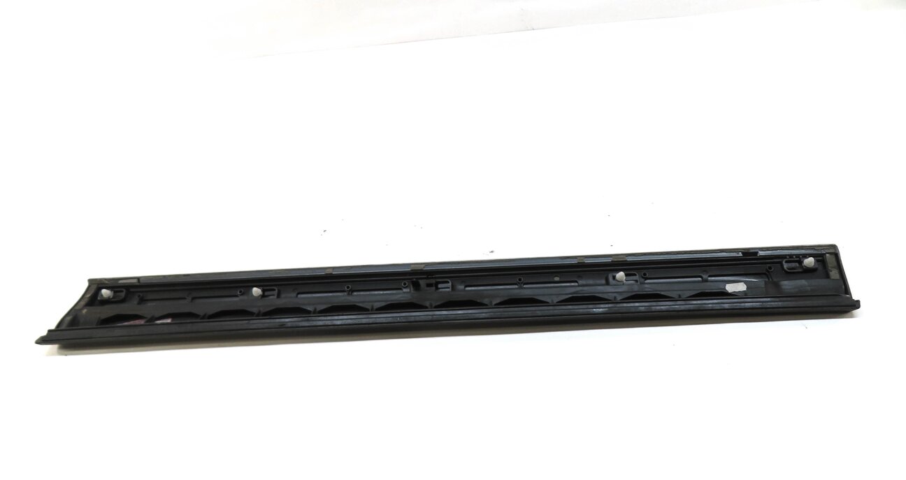 Thumbnail 5: 2013 AUDI Q5 (B8 8R) LEFT FRONT DRIVER DOOR MOULDING RUNNER TRIM (MONSOON GRAY)
