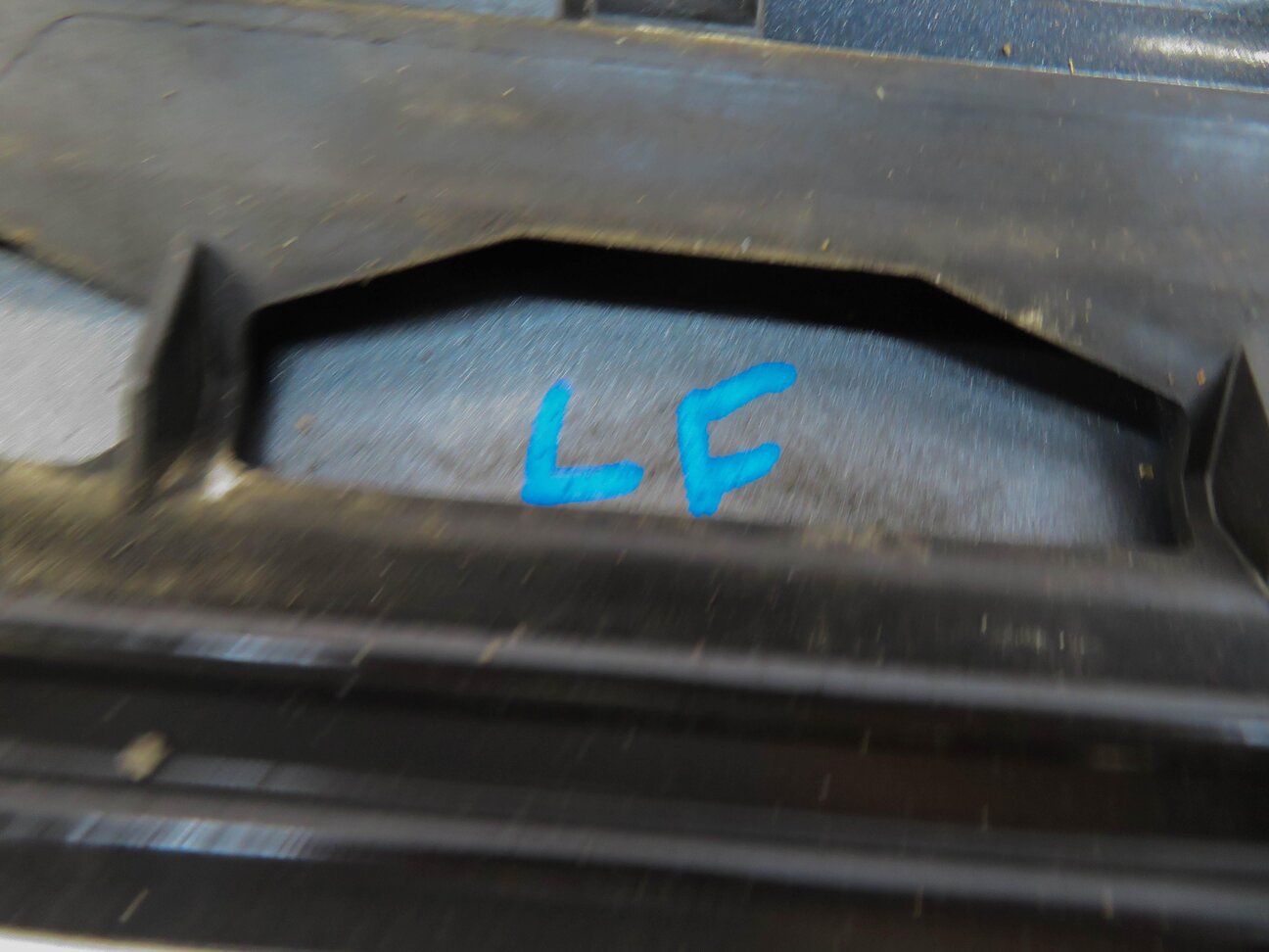Thumbnail 8: 2013 AUDI Q5 (B8 8R) LEFT FRONT DRIVER DOOR MOULDING RUNNER TRIM (MONSOON GRAY)