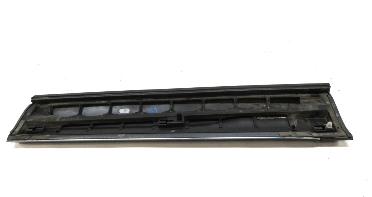 Thumbnail 4: 2013 AUDI Q5 (B8 8R) LEFT REAR DOOR MOULDING RUNNER TRIM (MONSOON GRAY METALLIC)