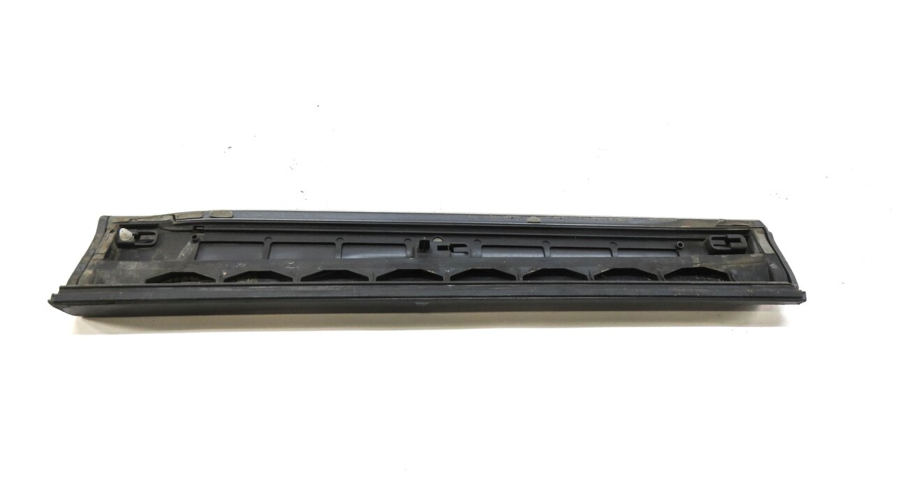 Thumbnail 5: 2013 AUDI Q5 (B8 8R) LEFT REAR DOOR MOULDING RUNNER TRIM (MONSOON GRAY METALLIC)