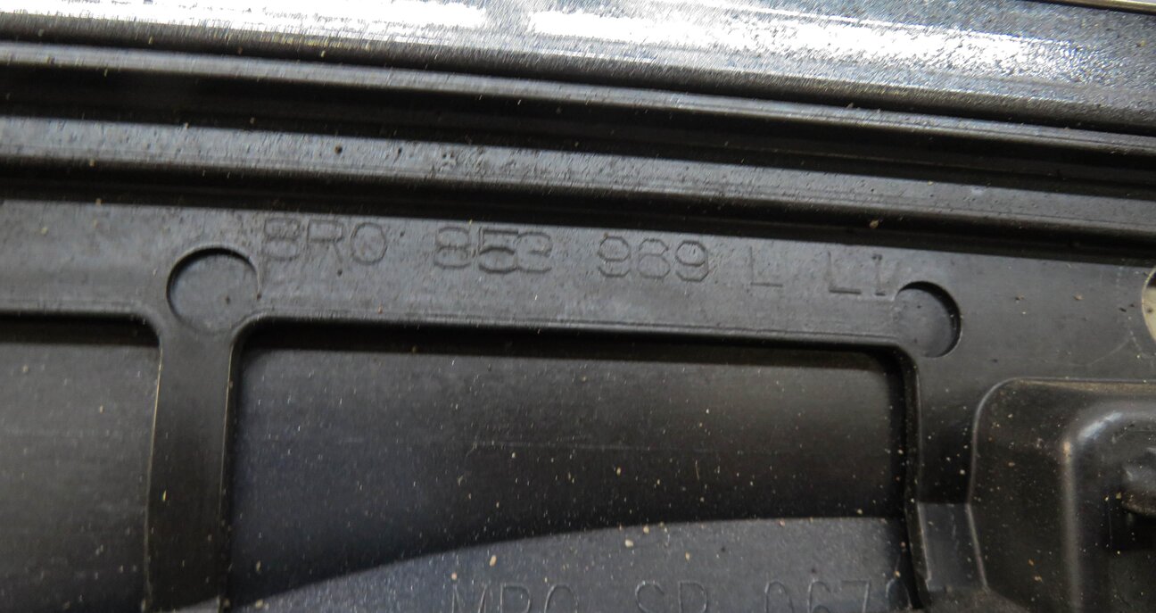 Thumbnail 6: 2013 AUDI Q5 (B8 8R) LEFT REAR DOOR MOULDING RUNNER TRIM (MONSOON GRAY METALLIC)