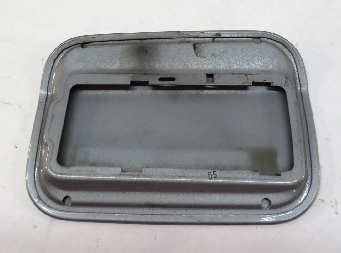 Thumbnail 4: 04-10 BMW 525i 528i 530i 535i 545i 550i M5 (E60) FUEL TANK FILLER DOOR (SILVER)