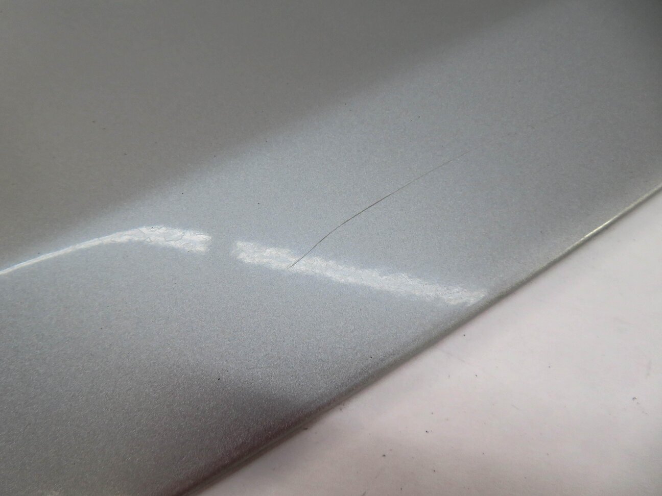 Thumbnail 5: 04-10 BMW 525i 528i 530i 535i 545i 550i M5 (E60) FUEL TANK FILLER DOOR (SILVER)