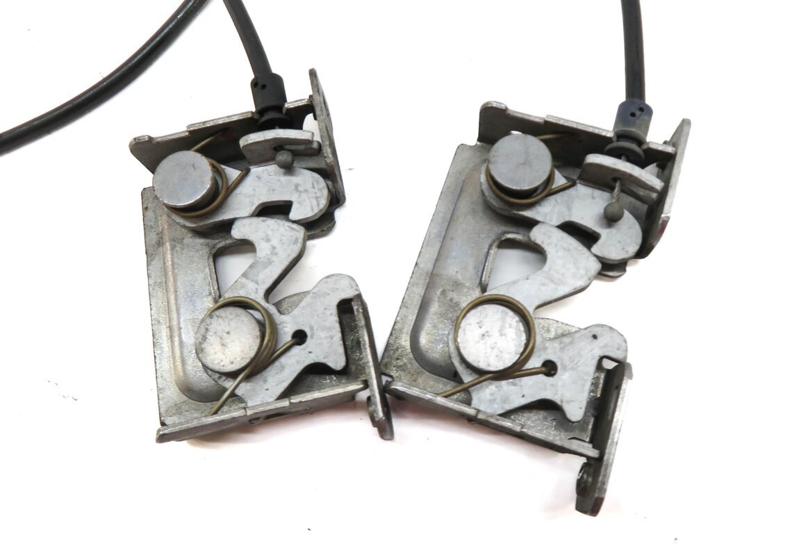 Thumbnail 4: 2008 BMW 535i (E60) FRONT LEFT & RIGHT HOOD LATCH SET/2 w/ CABLE 51237115229