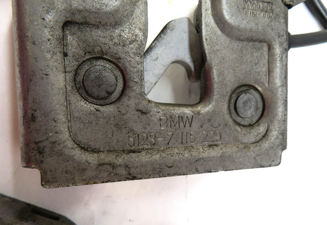 Thumbnail 8: 2008 BMW 535i (E60) FRONT LEFT & RIGHT HOOD LATCH SET/2 w/ CABLE 51237115229