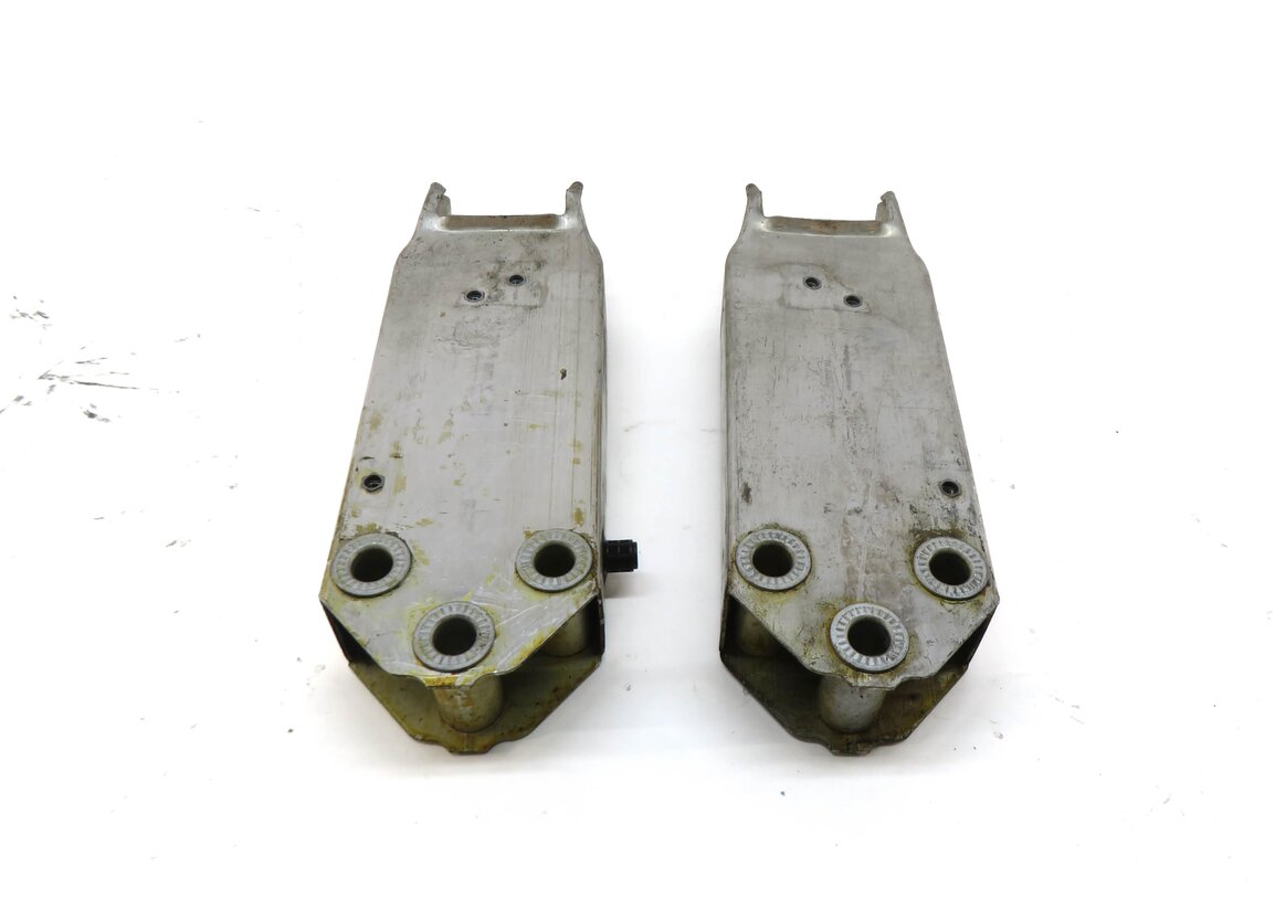 Thumbnail 3: 2011-2016 BMW 528i 535i 550i M5 (F10) FRONT BUMPER REINFORCEMENT BAR BRACKET SET