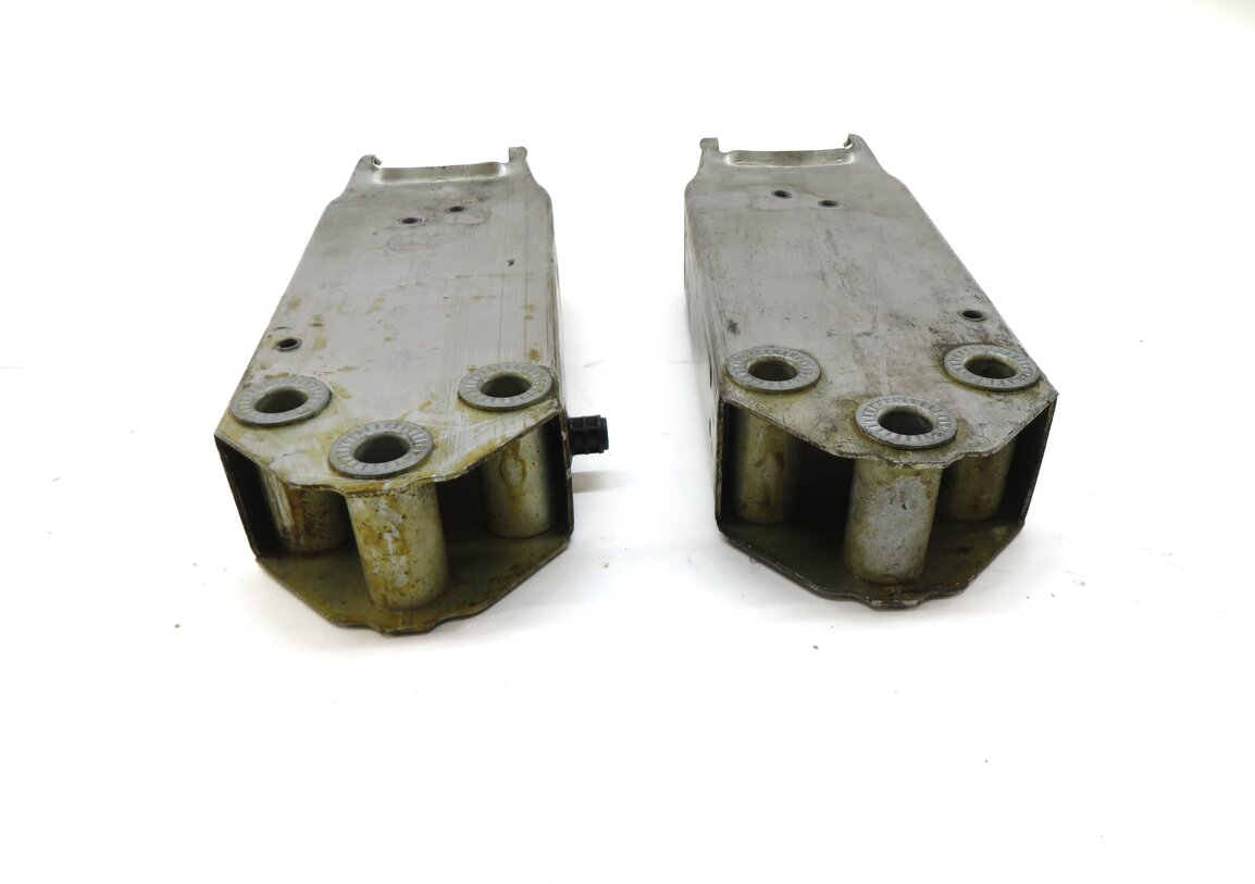 Thumbnail 4: 2011-2016 BMW 528i 535i 550i M5 (F10) FRONT BUMPER REINFORCEMENT BAR BRACKET SET