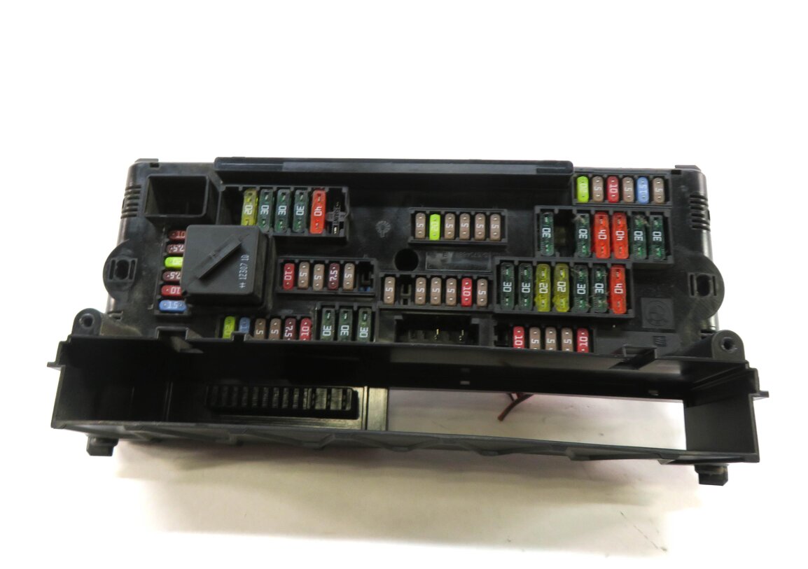 Thumbnail 2: 2013 BMW 535i (F10) FRONT POWER DISTRIBUTION FUSE BOX