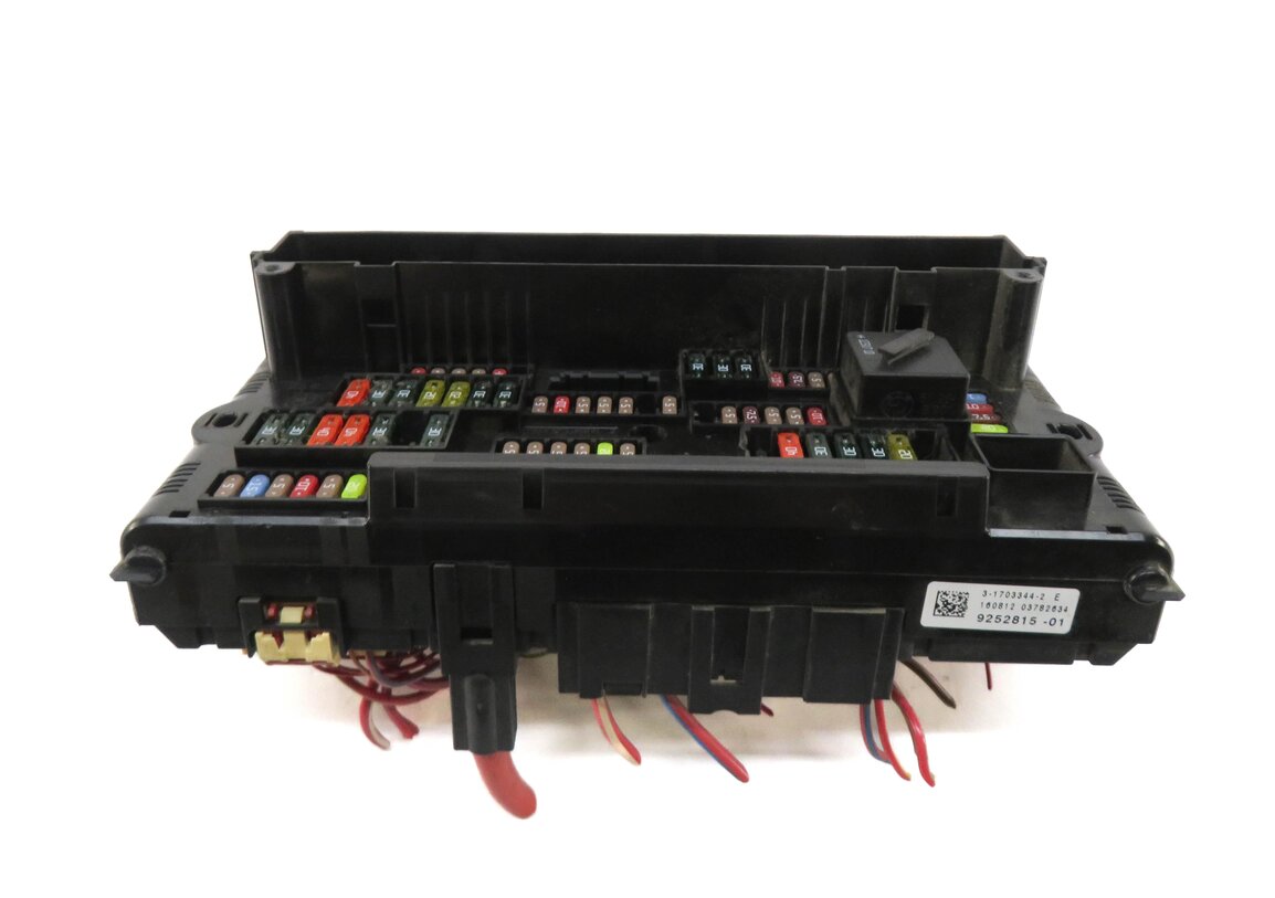 Thumbnail 3: 2013 BMW 535i (F10) FRONT POWER DISTRIBUTION FUSE BOX