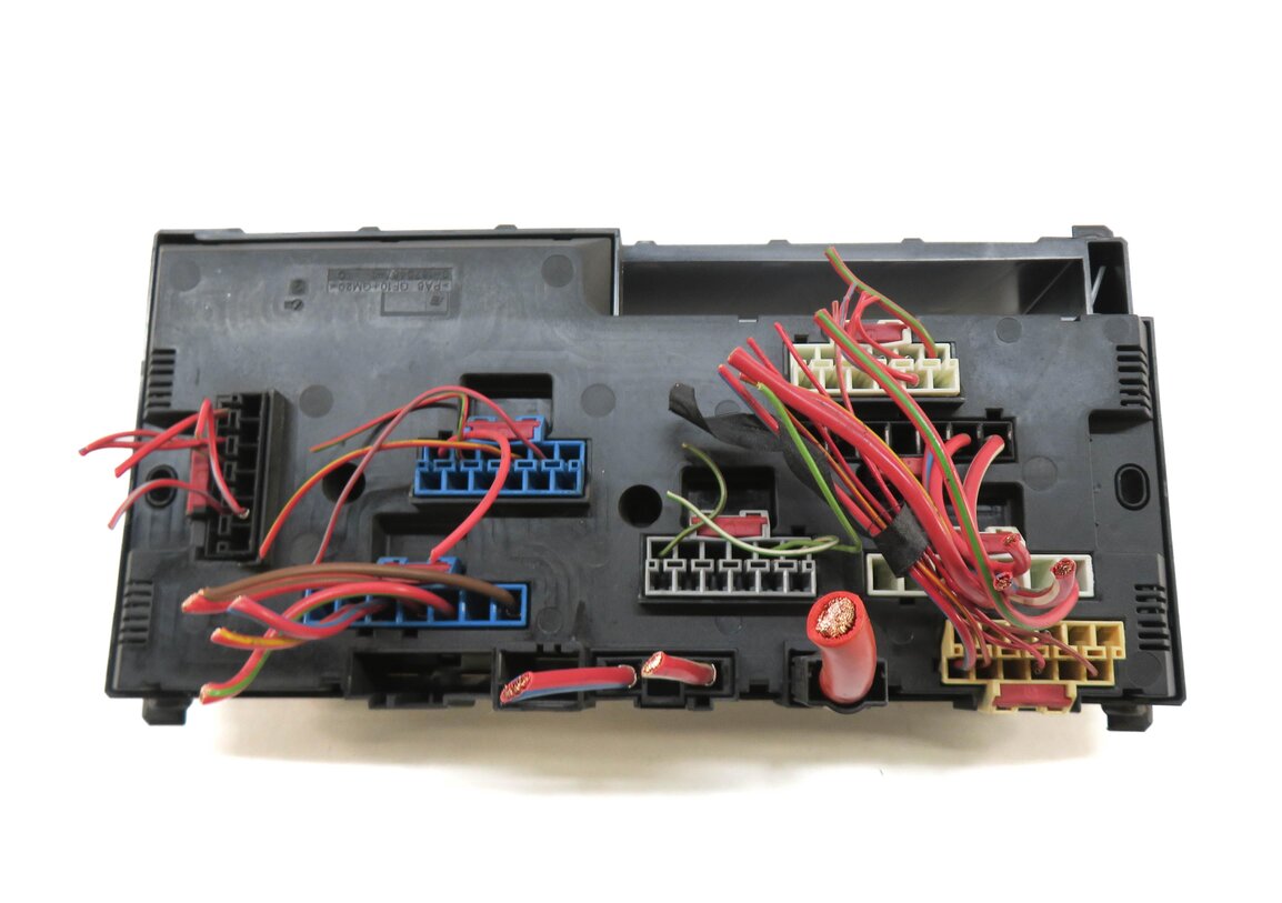 Thumbnail 4: 2013 BMW 535i (F10) FRONT POWER DISTRIBUTION FUSE BOX