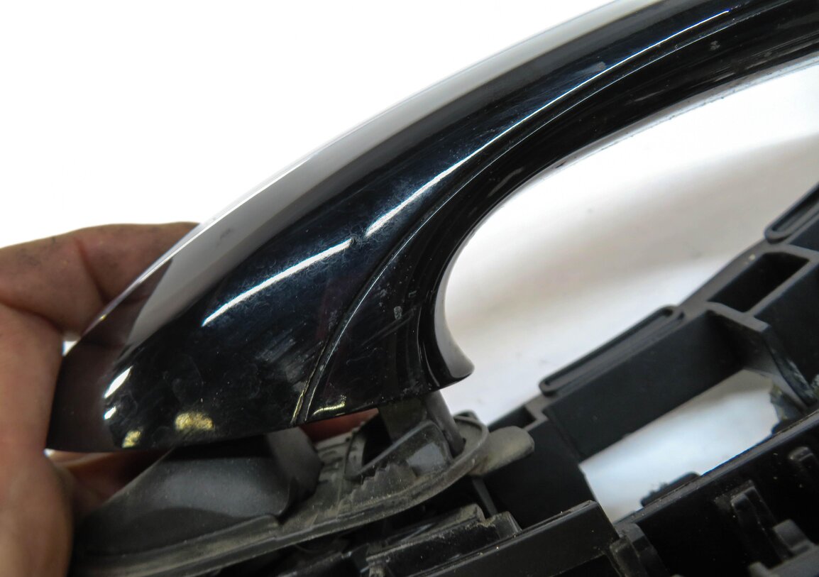 Thumbnail 6: 09-19 BMW 5 6 7 SERIES (F01 F10 F12) RIGHT REAR COMFORT DOOR HANDLE (BLACK 668)
