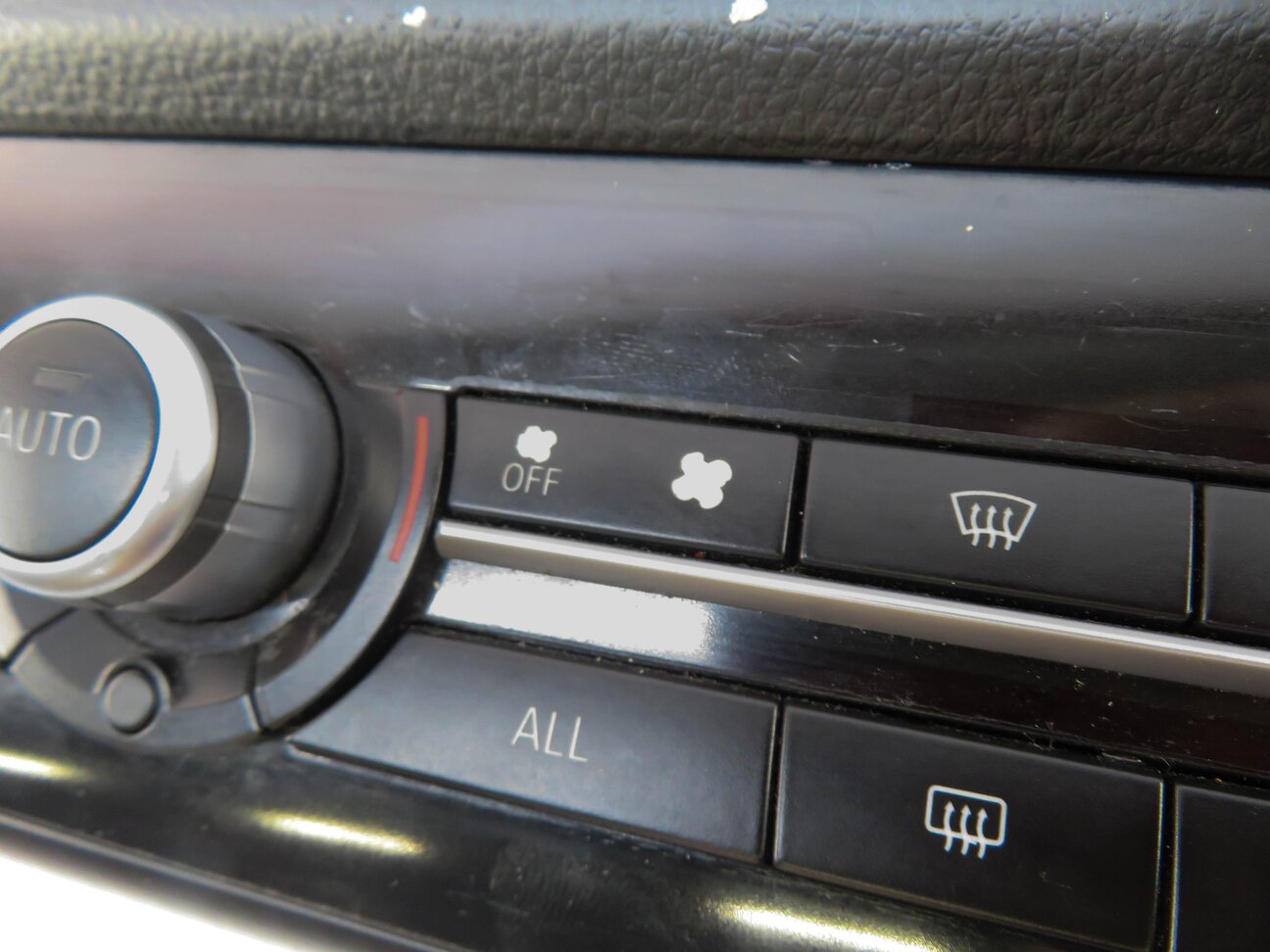 Thumbnail 7: 2011-2016 BMW 528i 535i 550i M5 (F10) FRONT HEATER A/C TEMPERATURE CONTROL PANEL