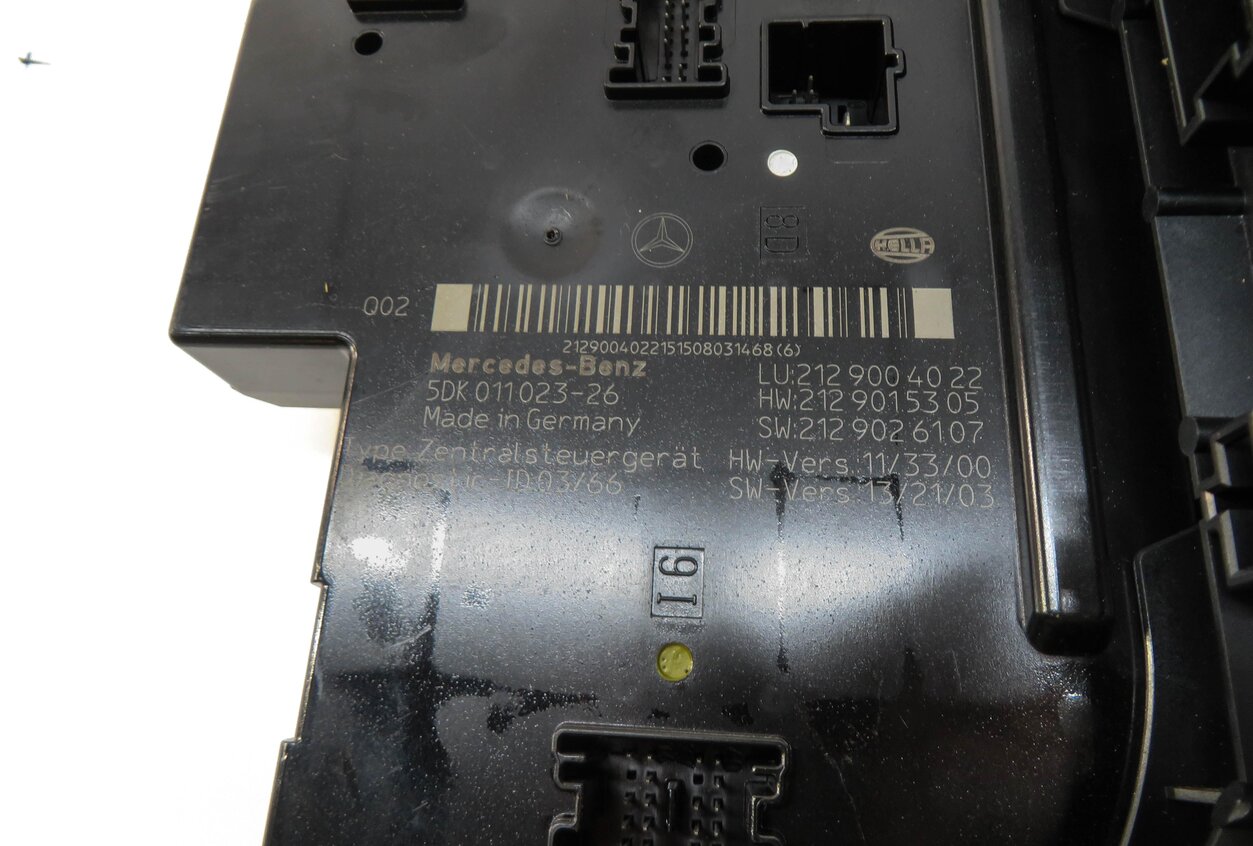 Thumbnail 4: 15-18 E CLS CLASS (W212 W218) REAR TRUNK SIGNAL ACQUISITION MODULE SAM FUSE BOX