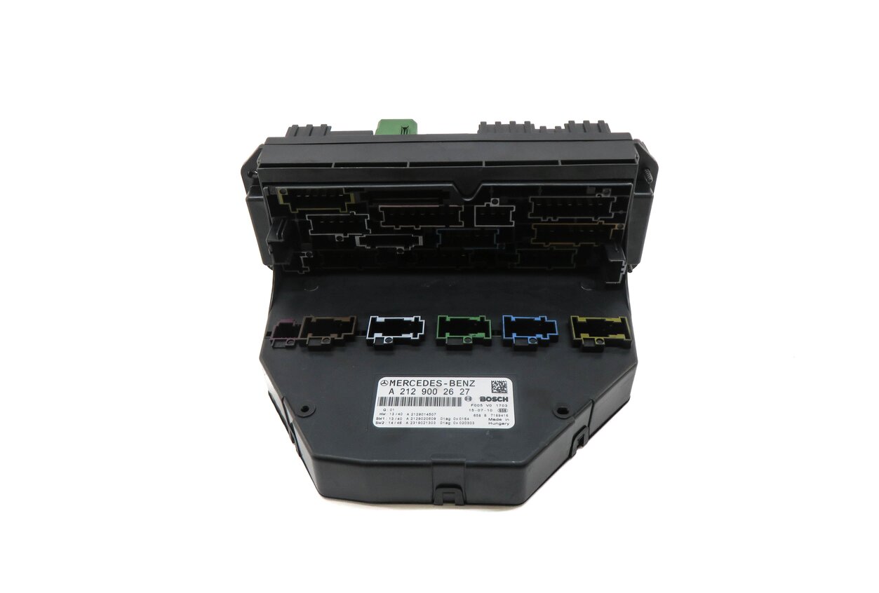 Thumbnail 2: 2016 MERCEDES E350 SEDAN (W212) FRONT SIGNAL ACQUISITION MODULE (SAM) & FUSE BOX