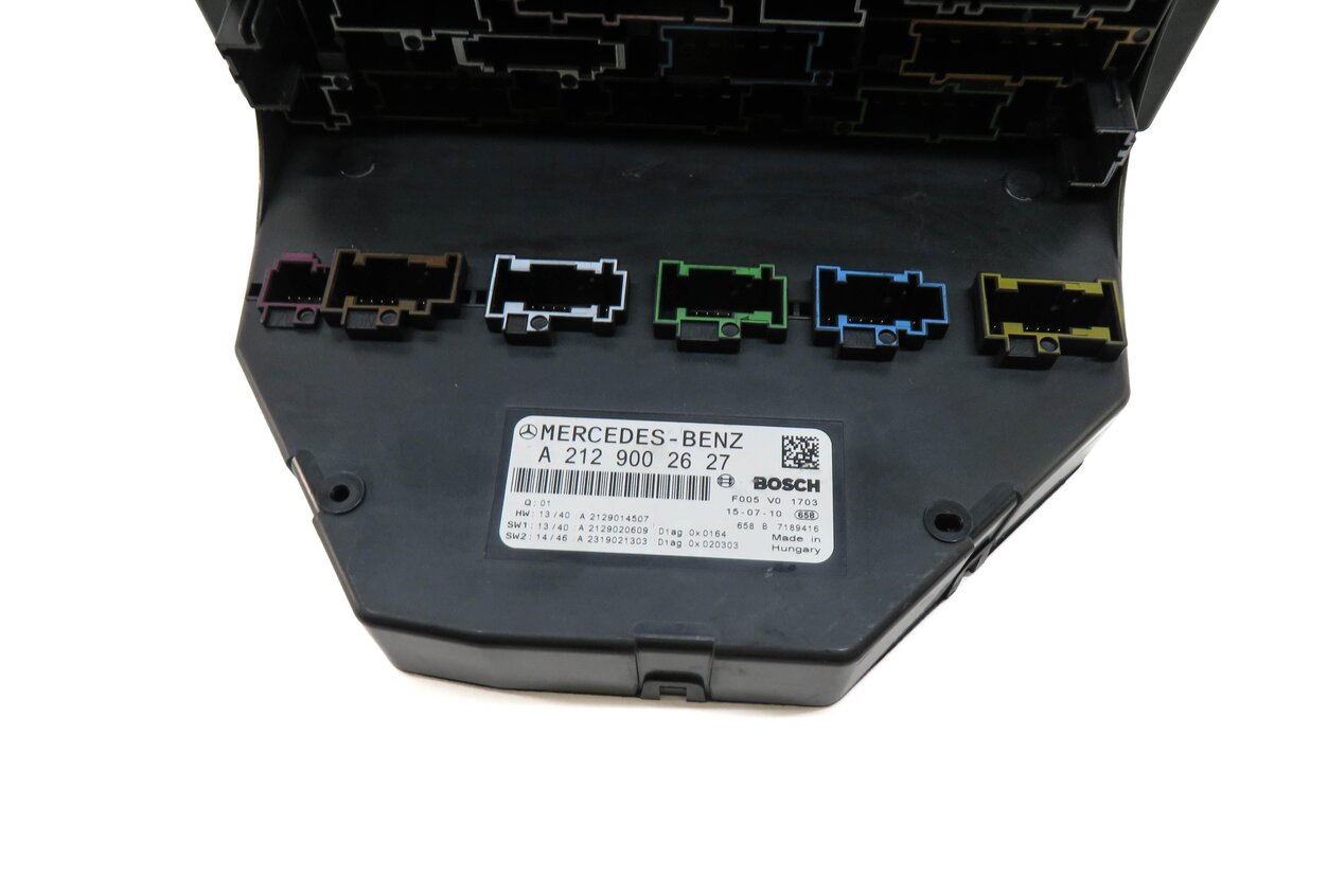 Thumbnail 3: 2016 MERCEDES E350 SEDAN (W212) FRONT SIGNAL ACQUISITION MODULE (SAM) & FUSE BOX