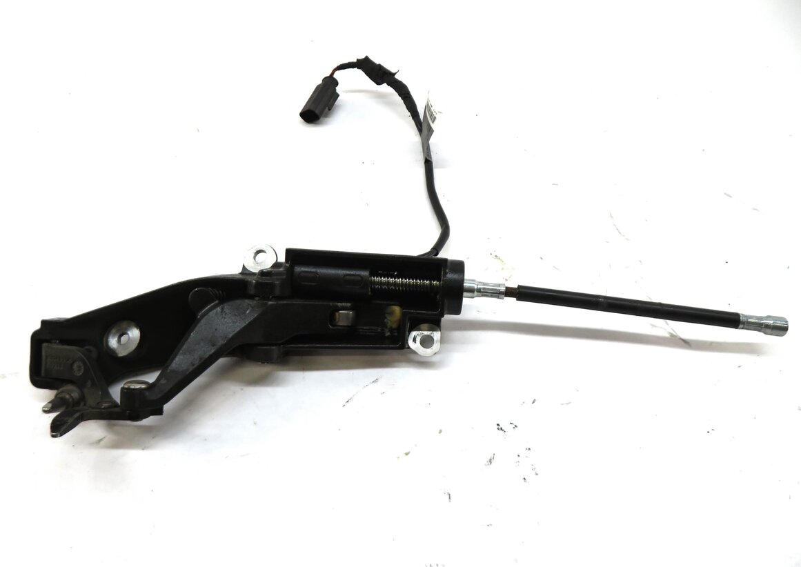 Thumbnail 4: 2006 BMW Z4si (E85) LEFT RIGHT ELECTRIC CONVERTIBLE TOP CANOPY LATCH SET/2