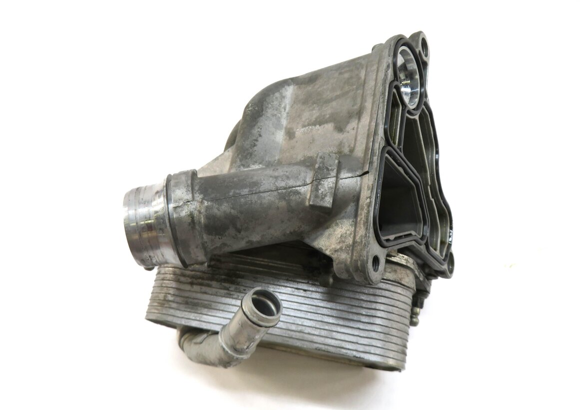 Thumbnail 3: 2006 BMW Z4si (E85) 3.0L N52 ENGINE OIL FILTER HOUSING