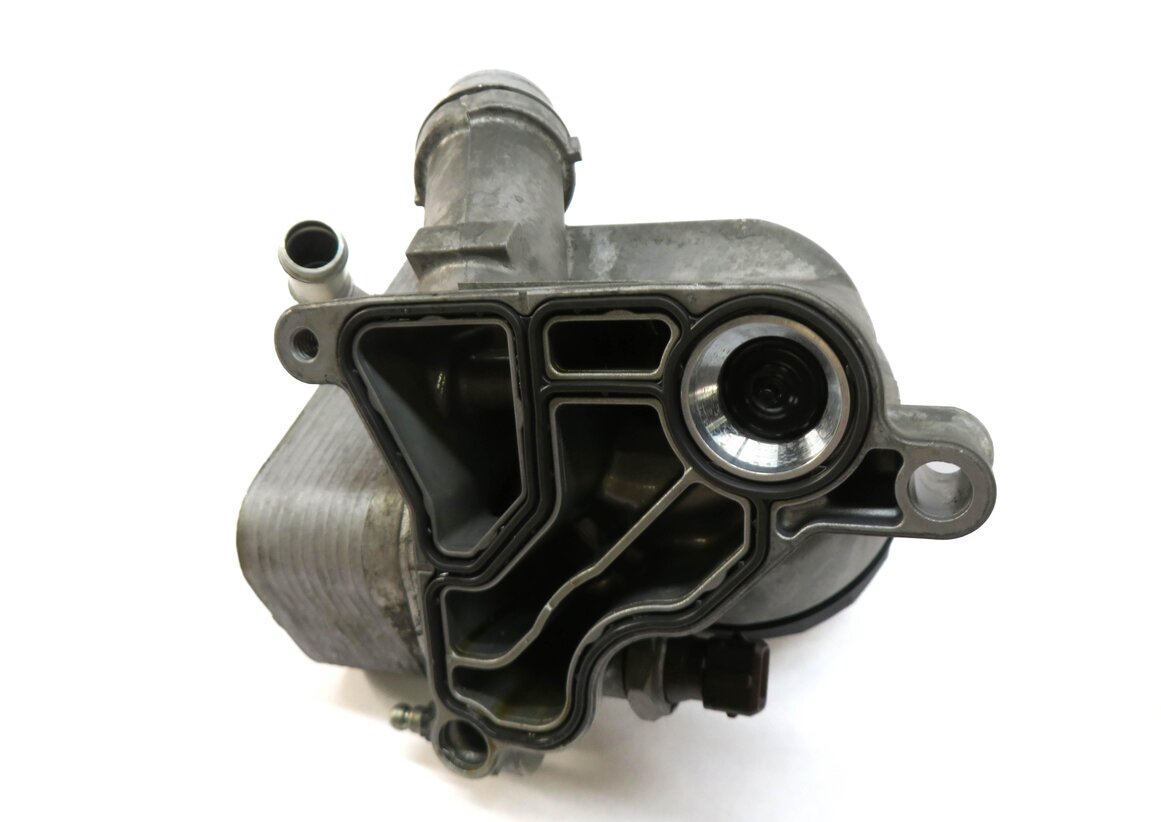 Thumbnail 4: 2006 BMW Z4si (E85) 3.0L N52 ENGINE OIL FILTER HOUSING